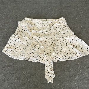 WOMENS SHEIN FLOWY WHITE SKIRT WITH DETACHABLE BELT